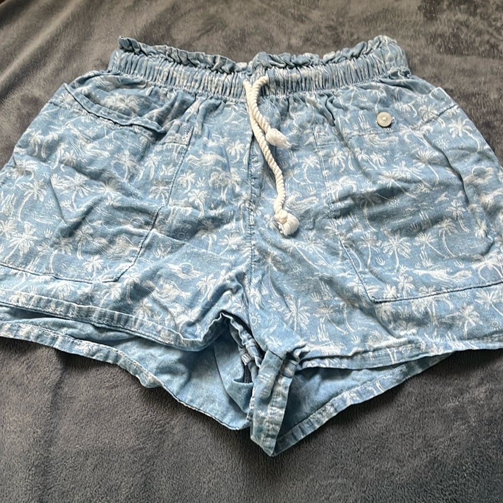 American eagle high waisted shortss withh palm tree design
